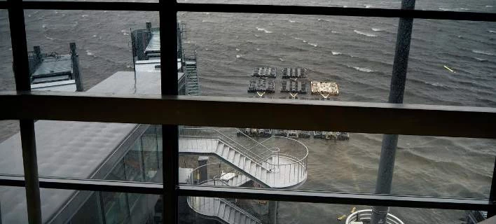 Στο έλεος του τυφώνα Τζέμπι η Ιαπωνία: 11 νεκροί, ανυπολόγιστες καταστροφές (βίντεο)